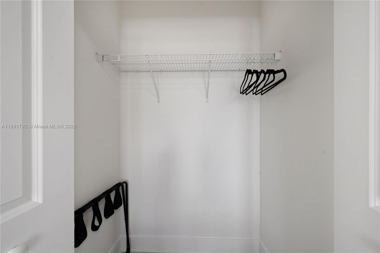 8167 NW 41st St, Unit E-203, Doral, FL 33166 Photo