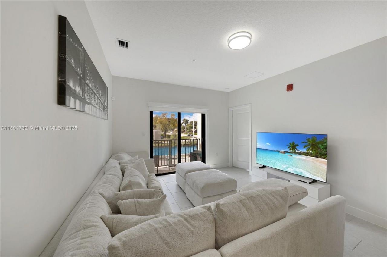 8167 NW 41st St, Unit E-203, Doral, FL 33166 Photo