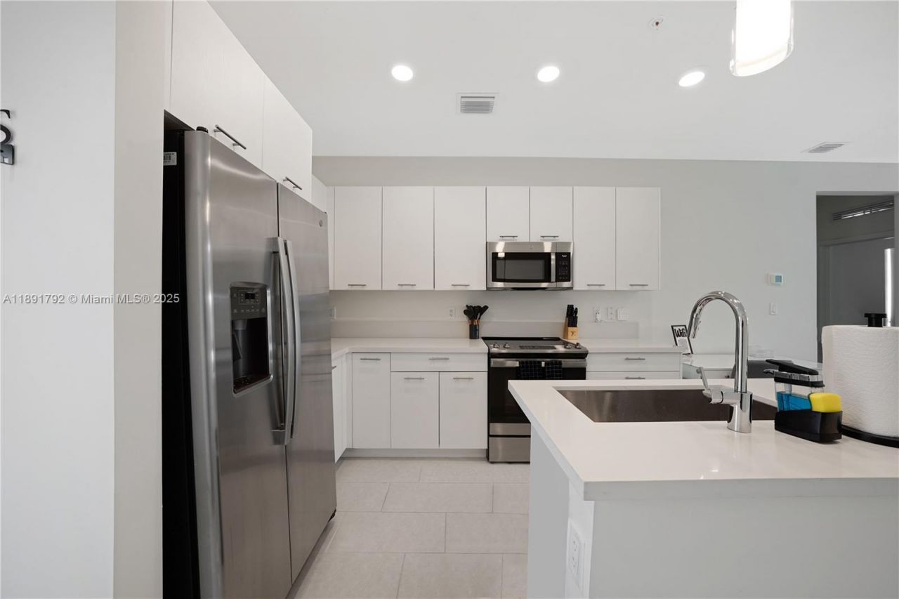 8167 NW 41st St, Unit E-203, Doral, FL 33166 Photo