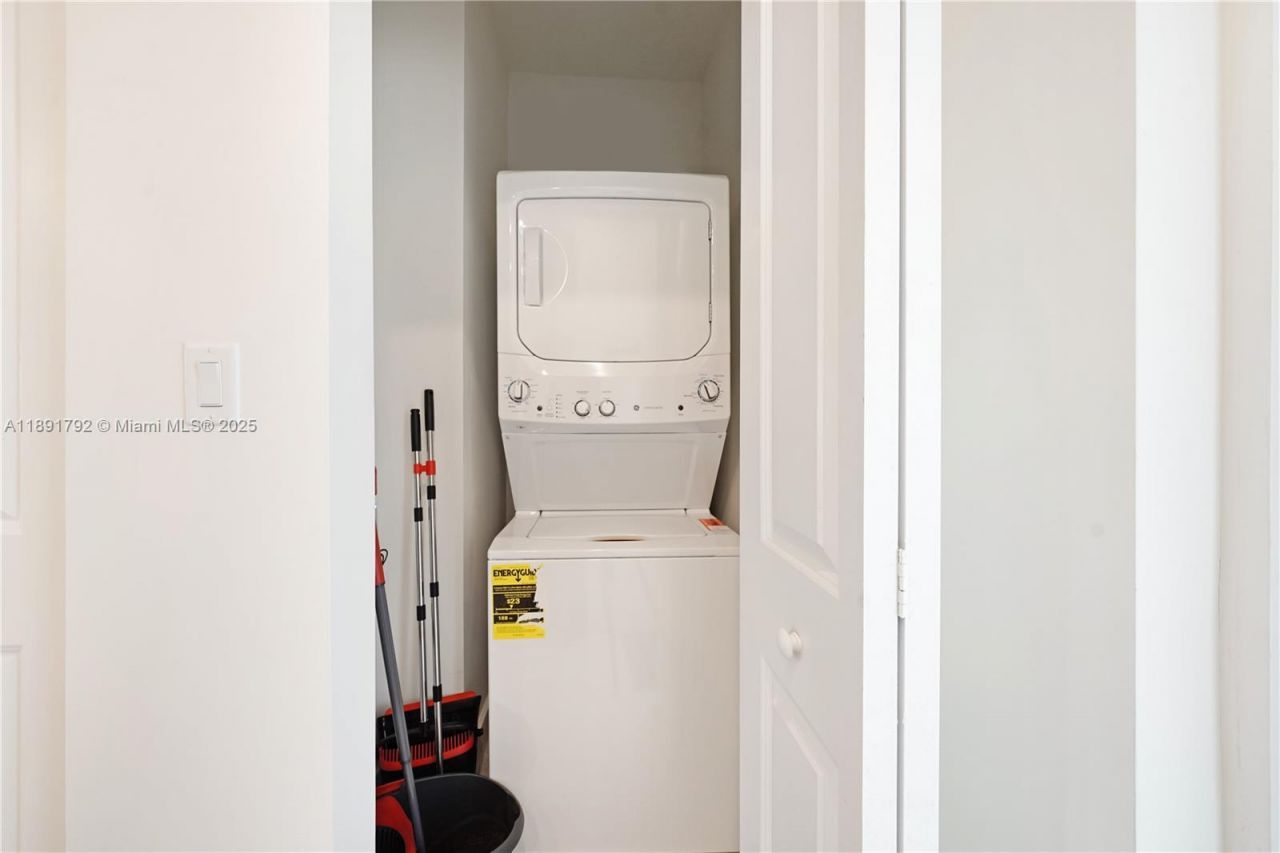 8167 NW 41st St, Unit E-203, Doral, FL 33166 Photo