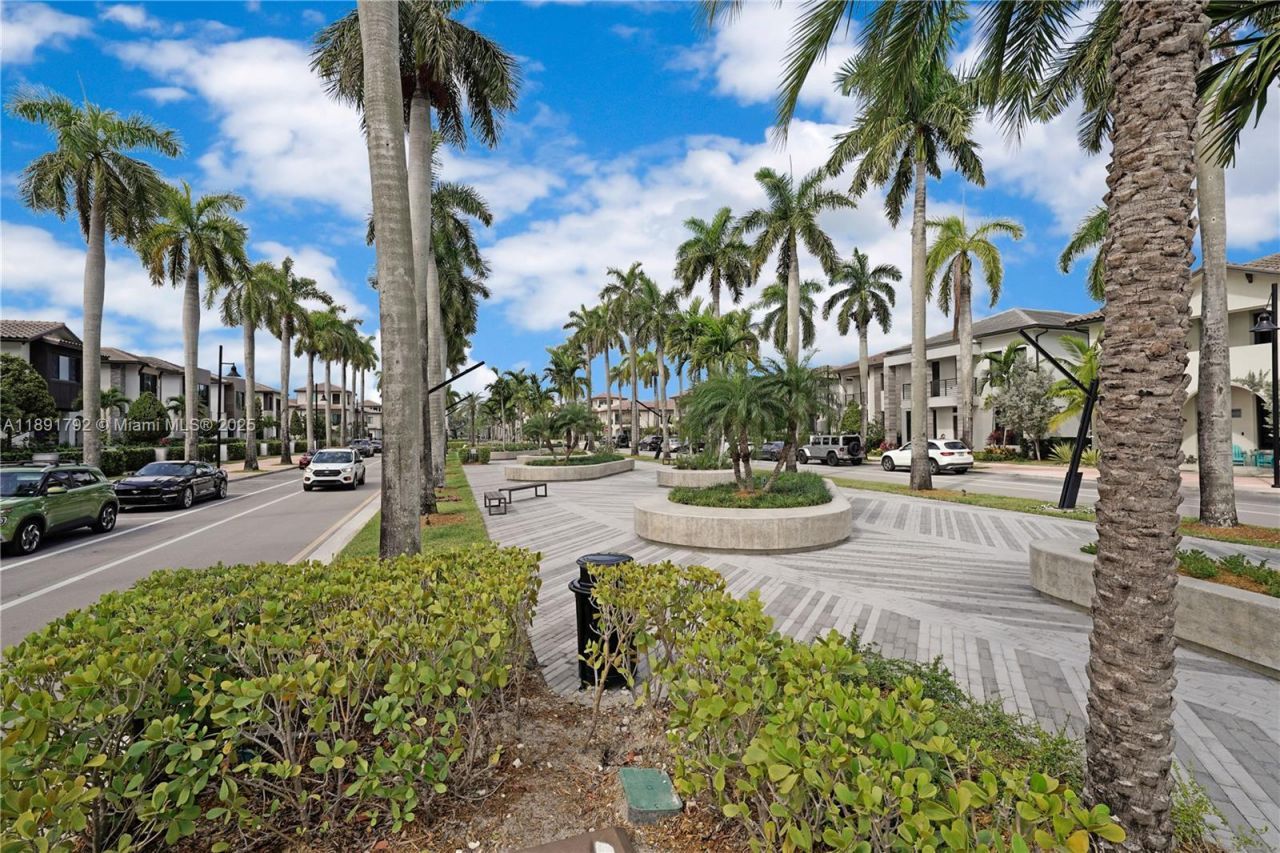 8167 NW 41st St, Unit E-203, Doral, FL 33166 Photo