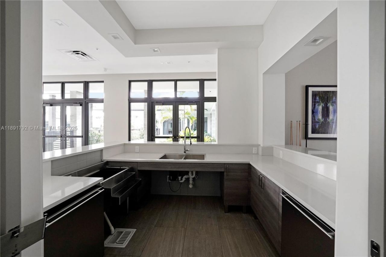 8167 NW 41st St, Unit E-203, Doral, FL 33166 Photo