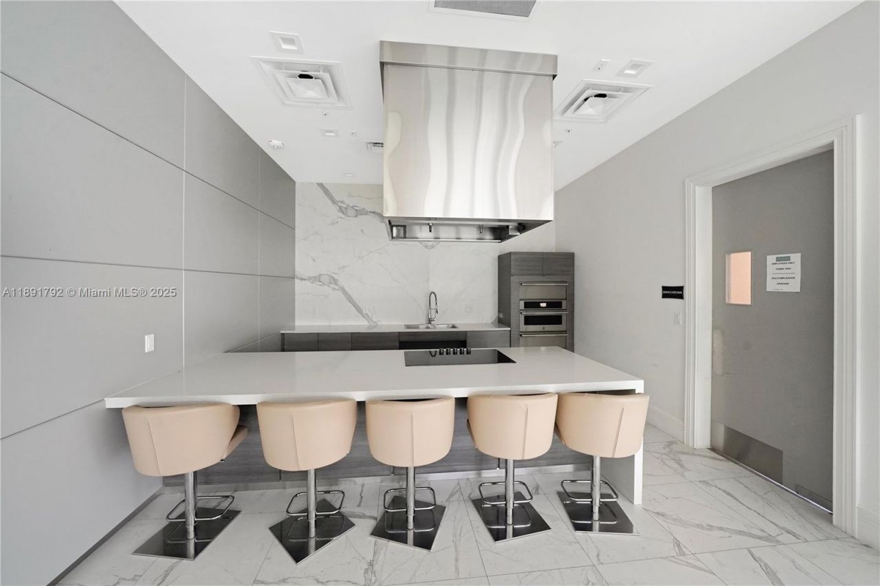 8167 NW 41st St, Unit E-203, Doral, FL 33166 Photo