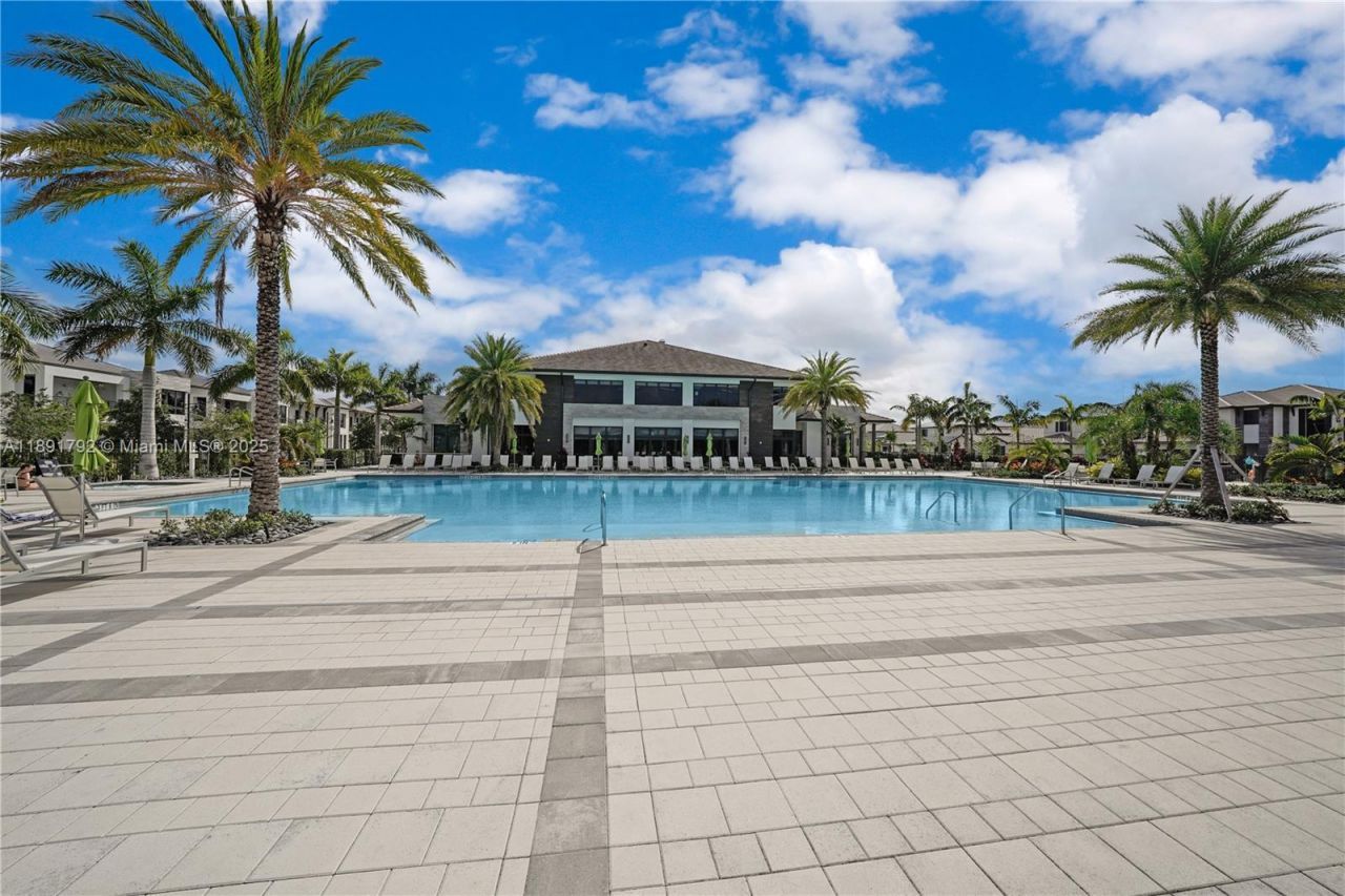 8167 NW 41st St, Unit E-203, Doral, FL 33166 Photo