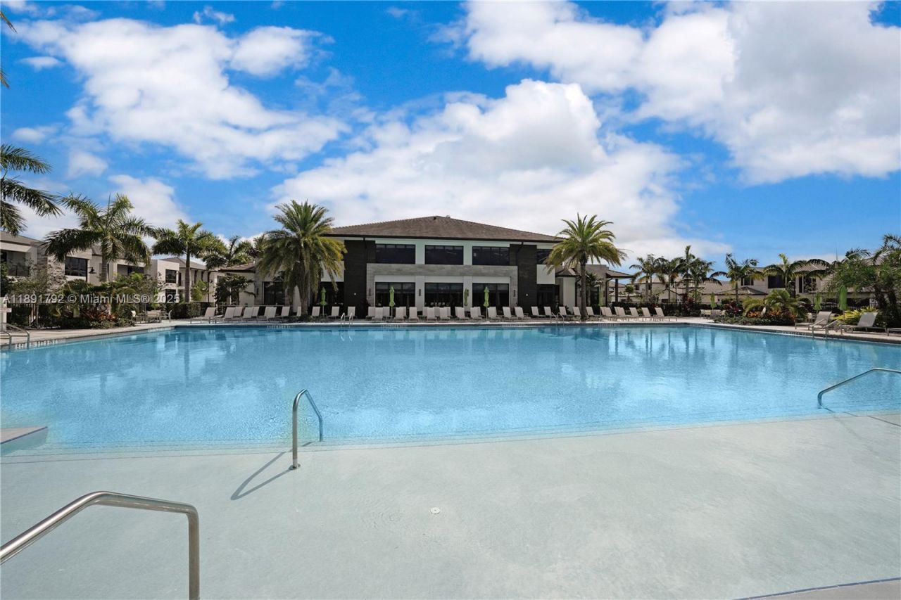 8167 NW 41st St, Unit E-203, Doral, FL 33166 Photo