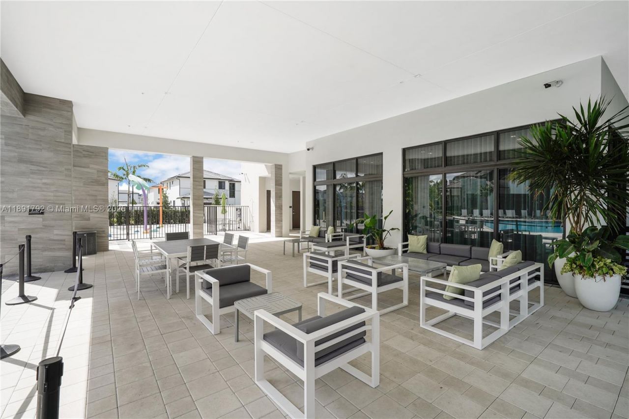 8167 NW 41st St, Unit E-203, Doral, FL 33166 Photo