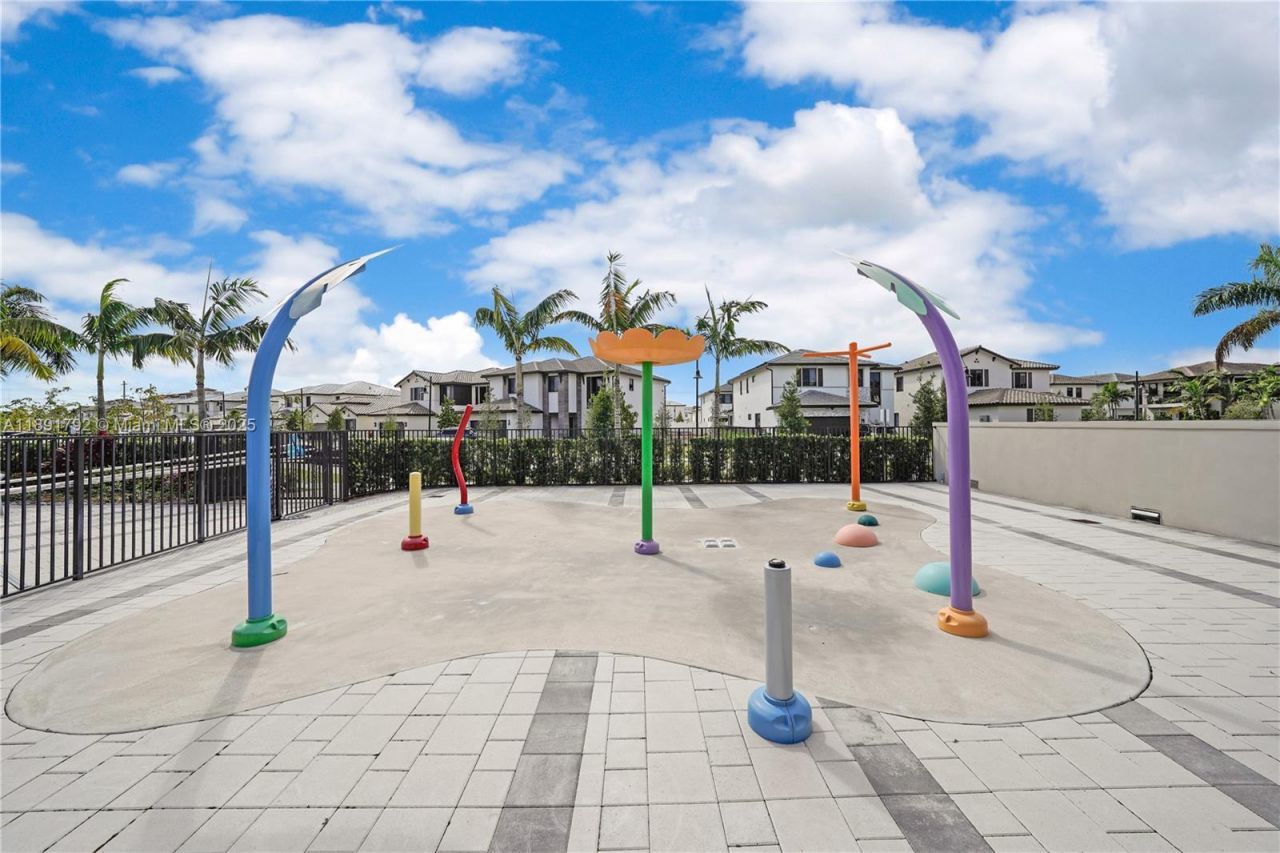 8167 NW 41st St, Unit E-203, Doral, FL 33166 Photo