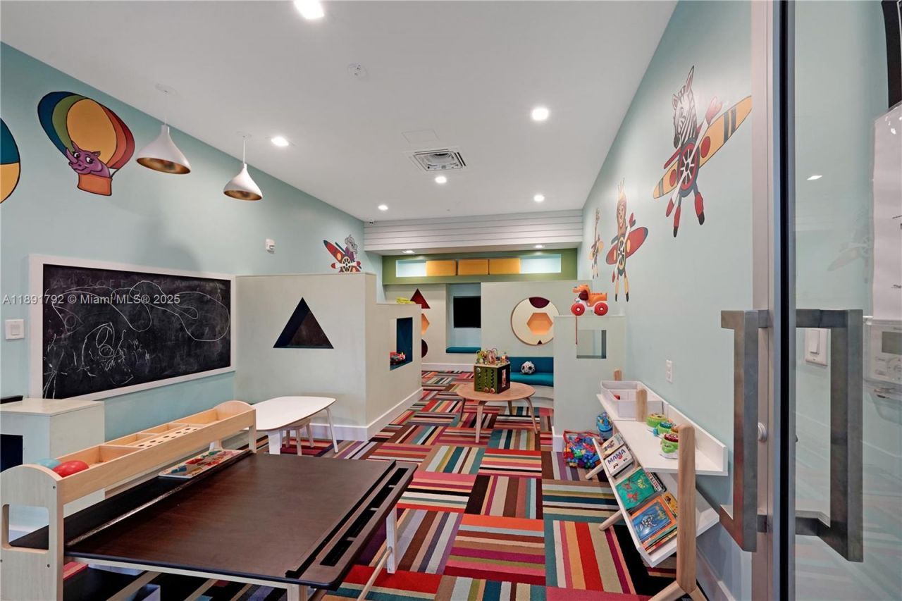 8167 NW 41st St, Unit E-203, Doral, FL 33166 Photo