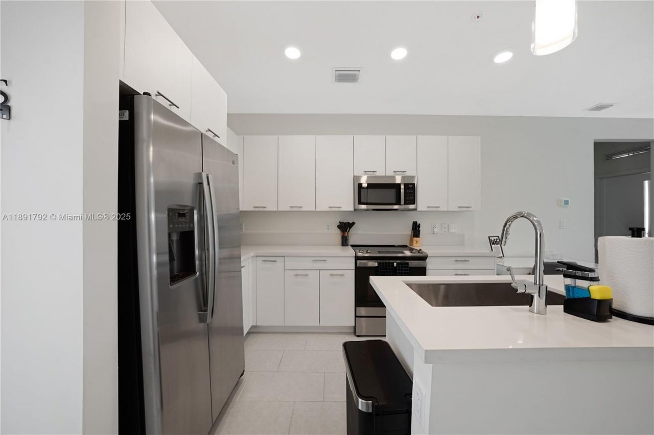 8167 NW 41st St, Unit E-203, Doral, FL 33166 Photo