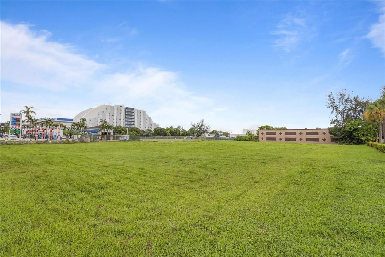 10765 NW 19th St, Sweetwater, FL 33167 Photo