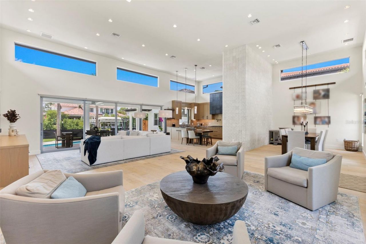 5129 W Neptune Way, Tampa, FL 33609 Photo