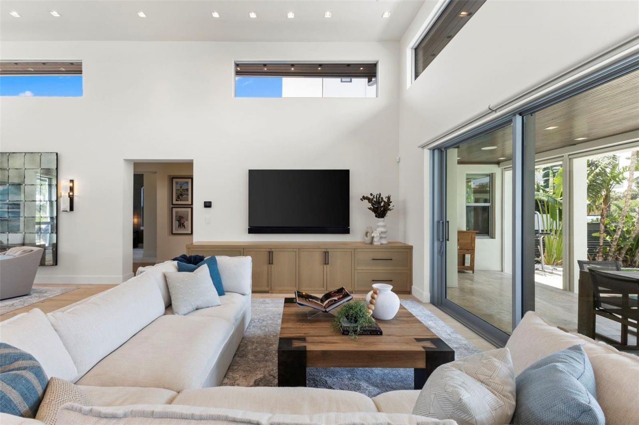 5129 W Neptune Way, Tampa, FL 33609 Photo