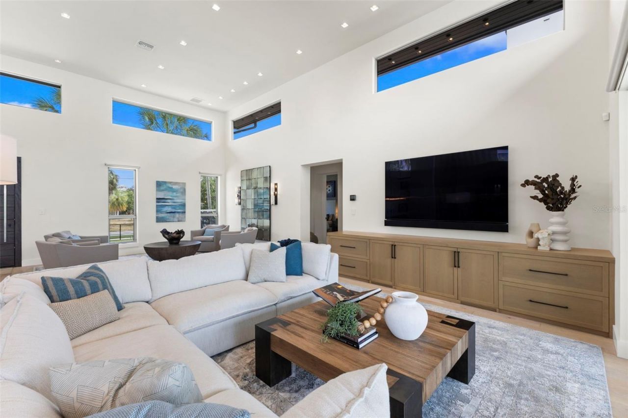 5129 W Neptune Way, Tampa, FL 33609 Photo