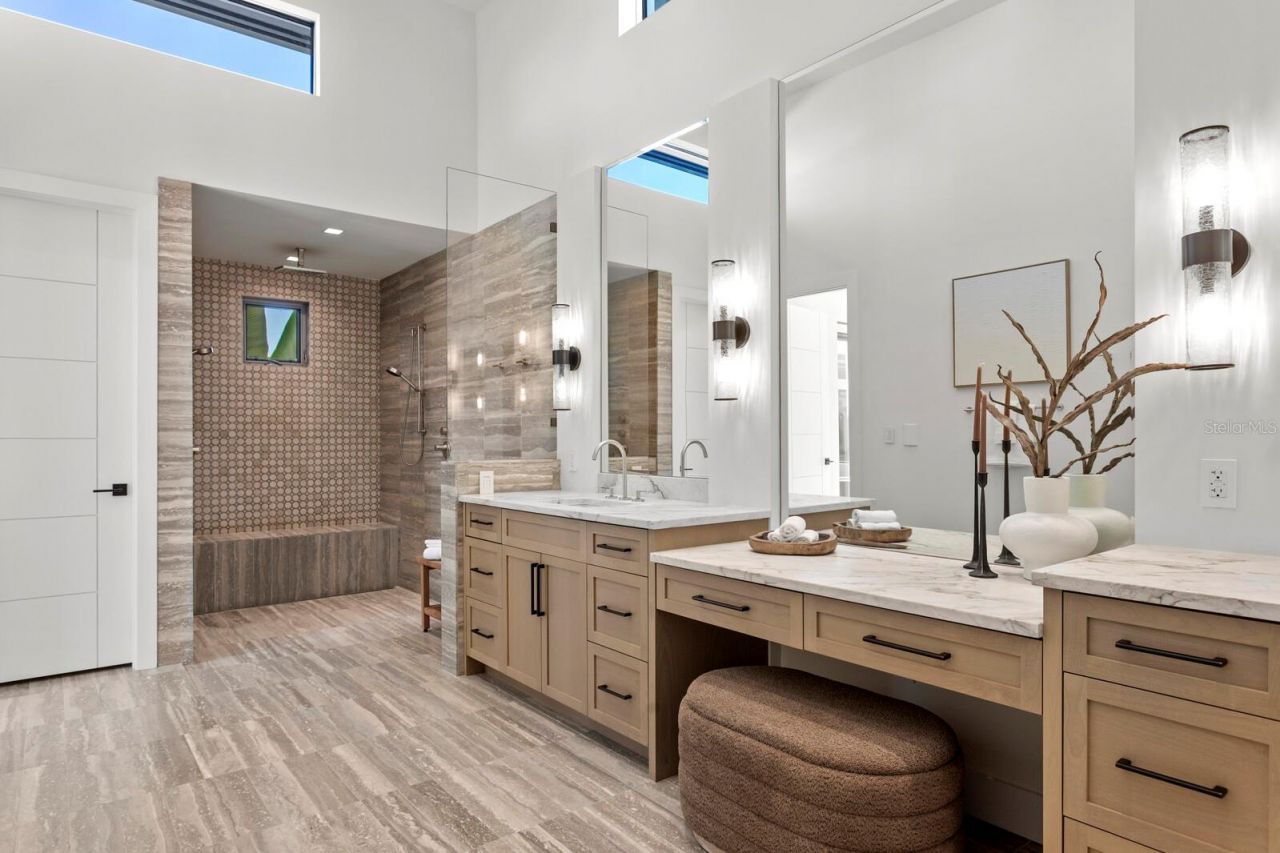 5129 W Neptune Way, Tampa, FL 33609 Photo