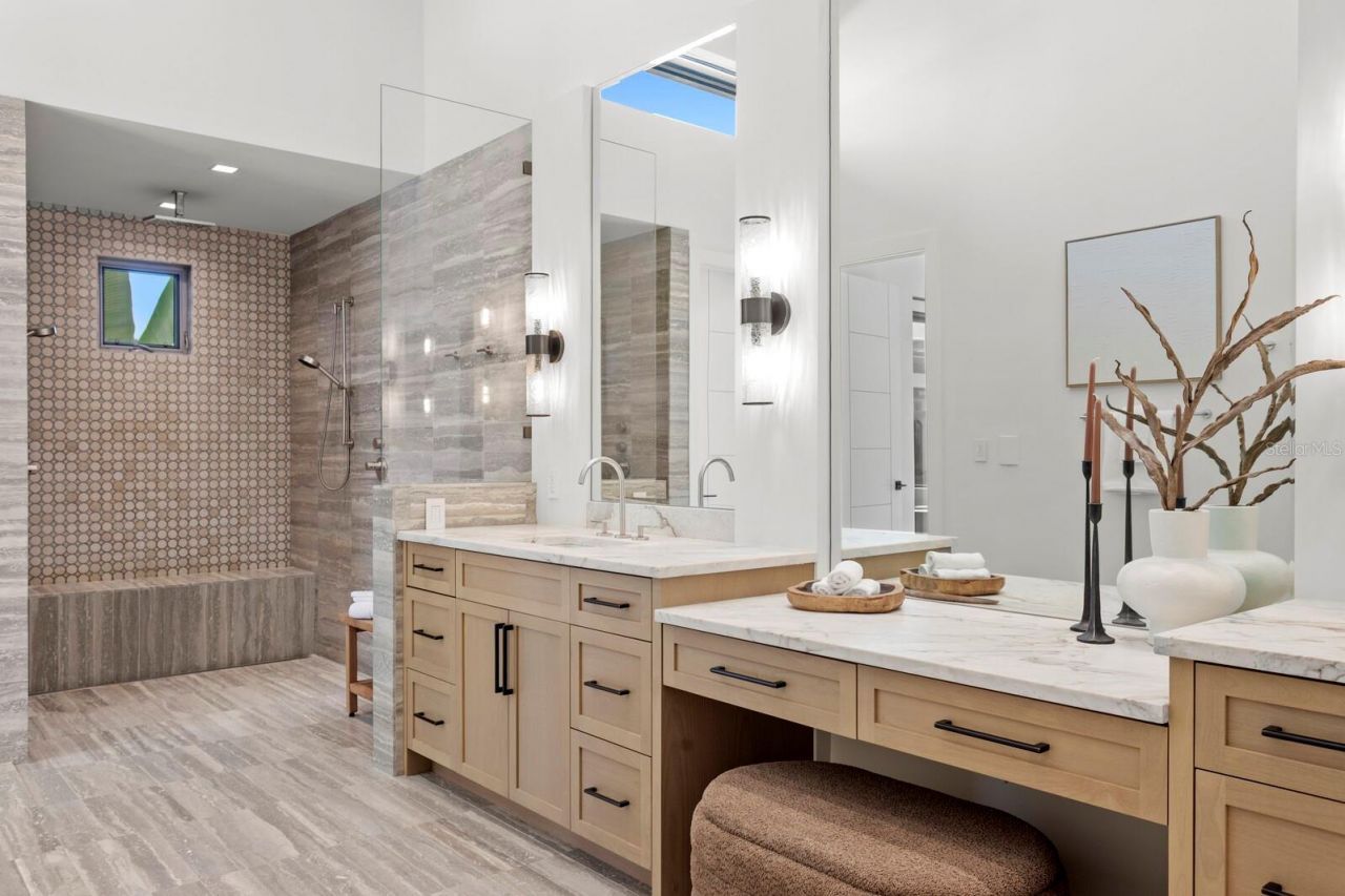 5129 W Neptune Way, Tampa, FL 33609 Photo