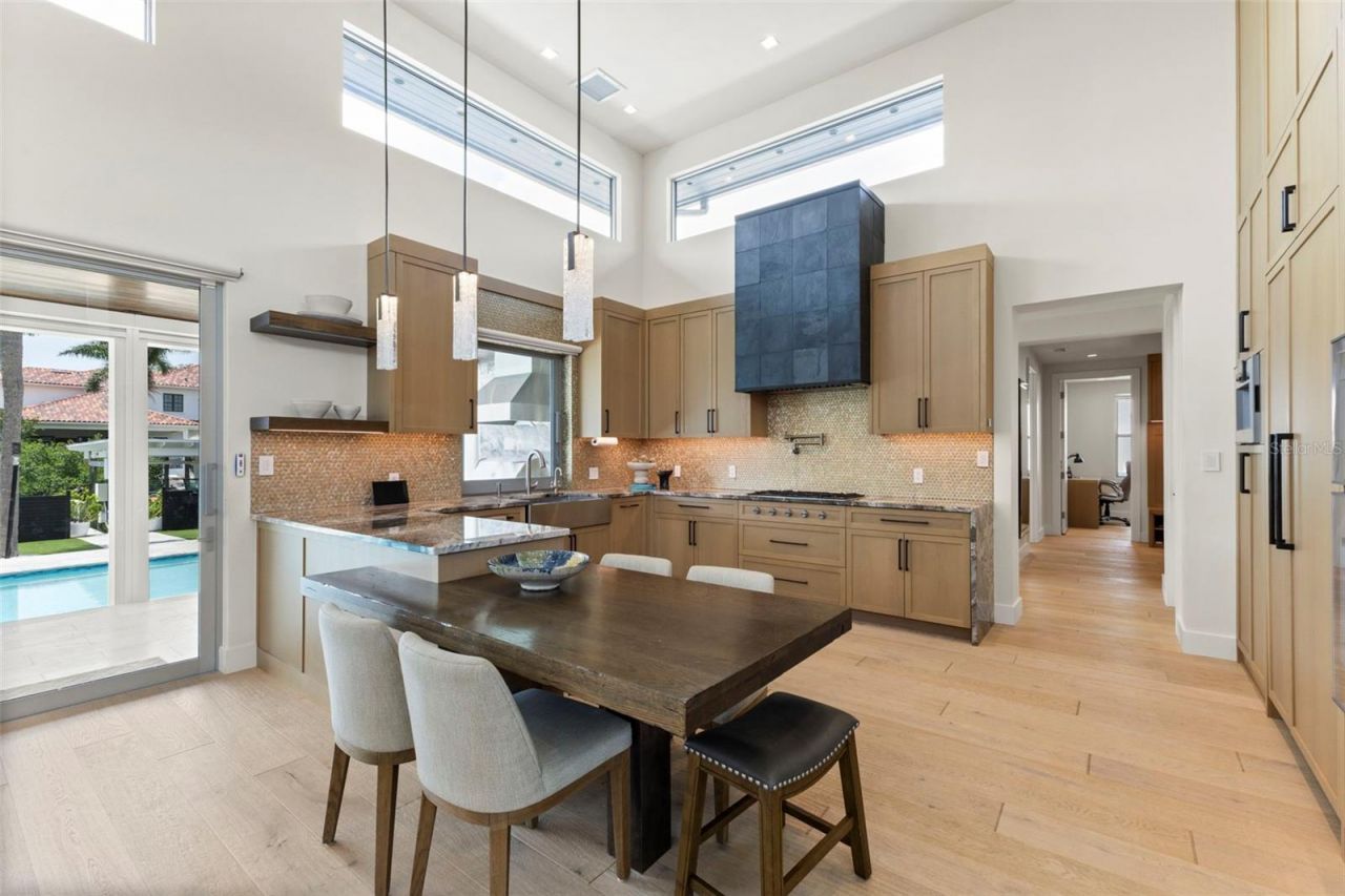 5129 W Neptune Way, Tampa, FL 33609 Photo