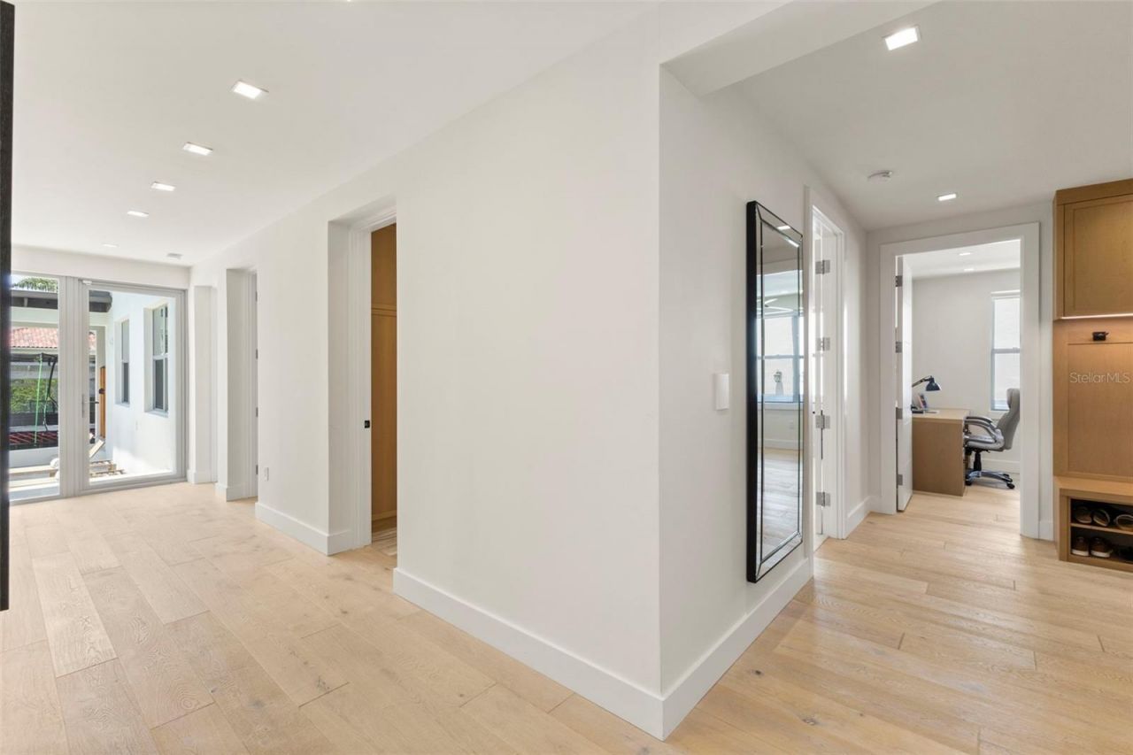 5129 W Neptune Way, Tampa, FL 33609 Photo