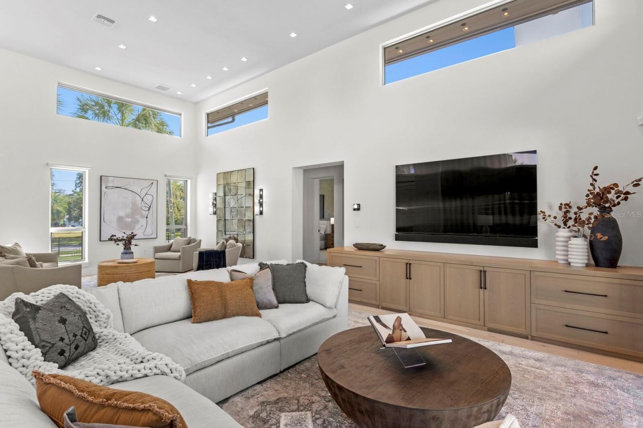 5129 W Neptune Way, Tampa, FL 33609 Photo