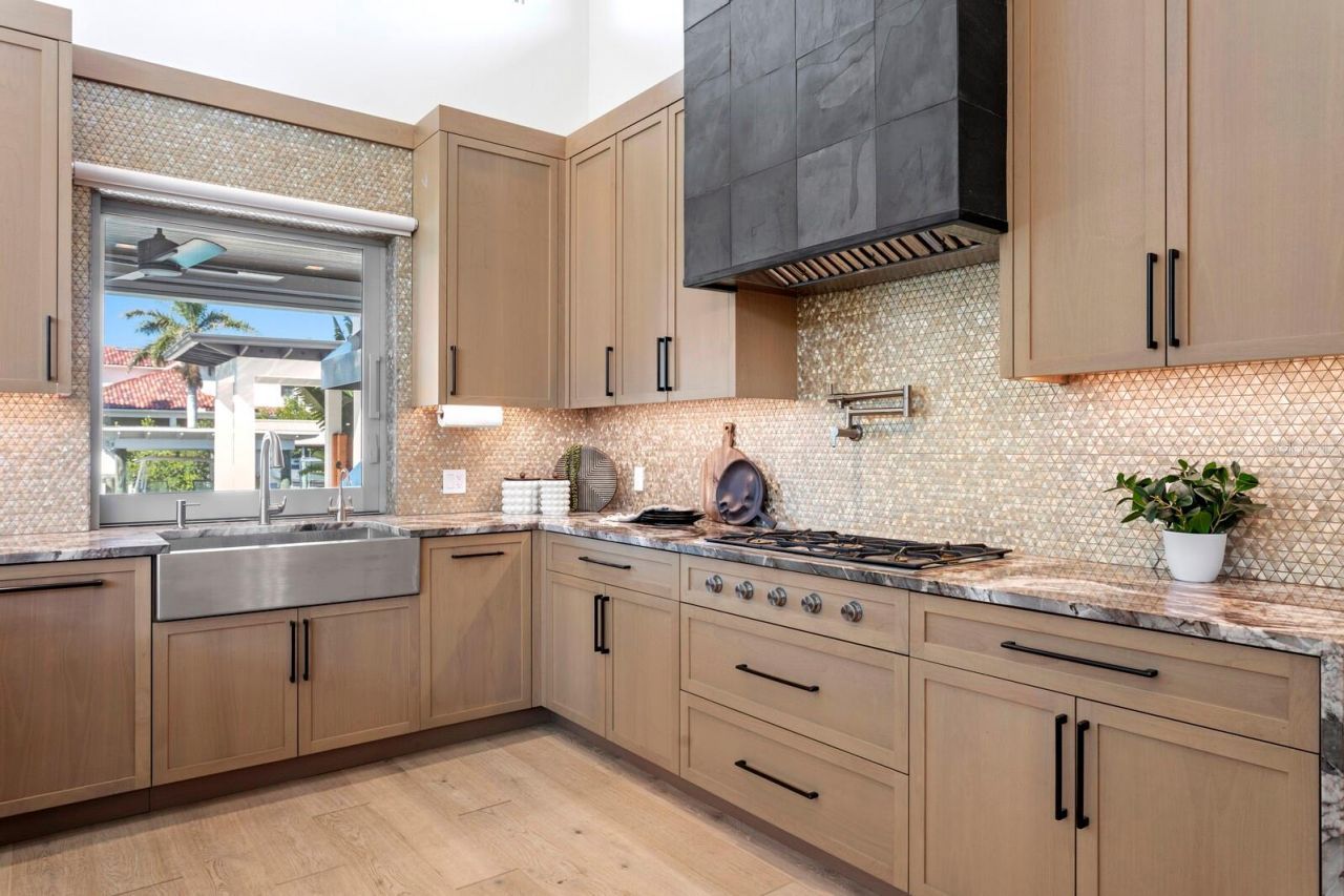 5129 W Neptune Way, Tampa, FL 33609 Photo