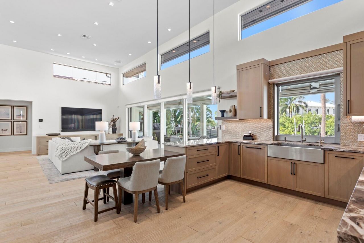 5129 W Neptune Way, Tampa, FL 33609 Photo