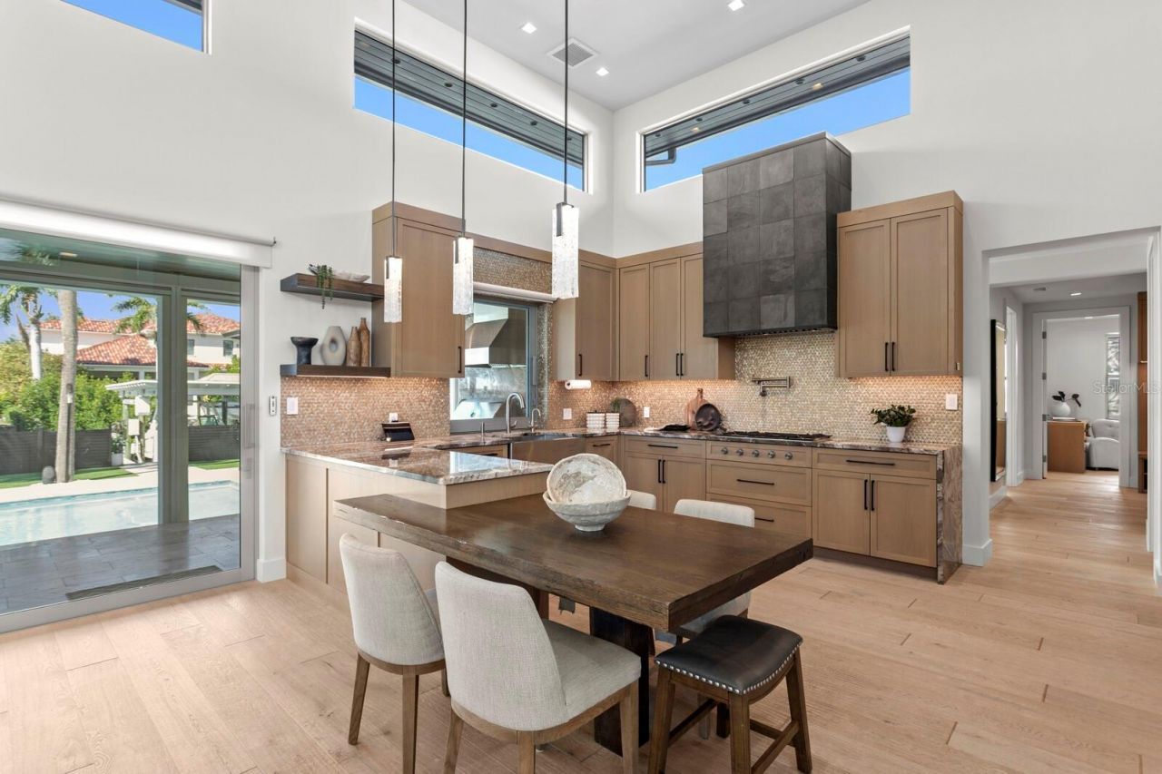 5129 W Neptune Way, Tampa, FL 33609 Photo