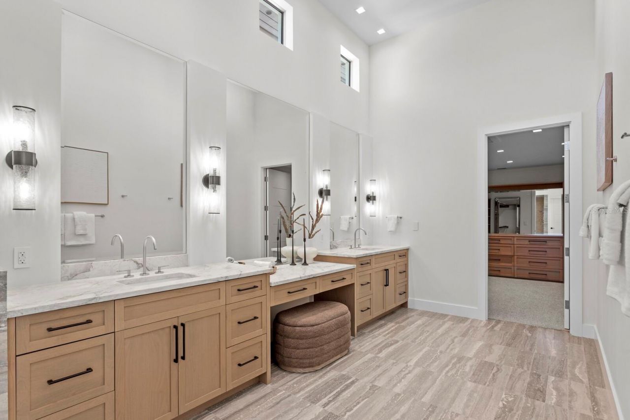 5129 W Neptune Way, Tampa, FL 33609 Photo