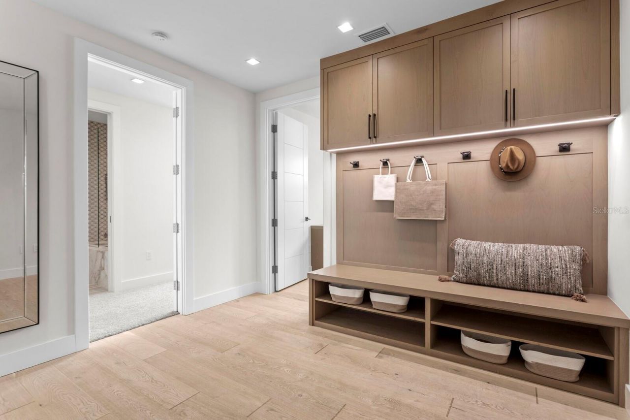 5129 W Neptune Way, Tampa, FL 33609 Photo