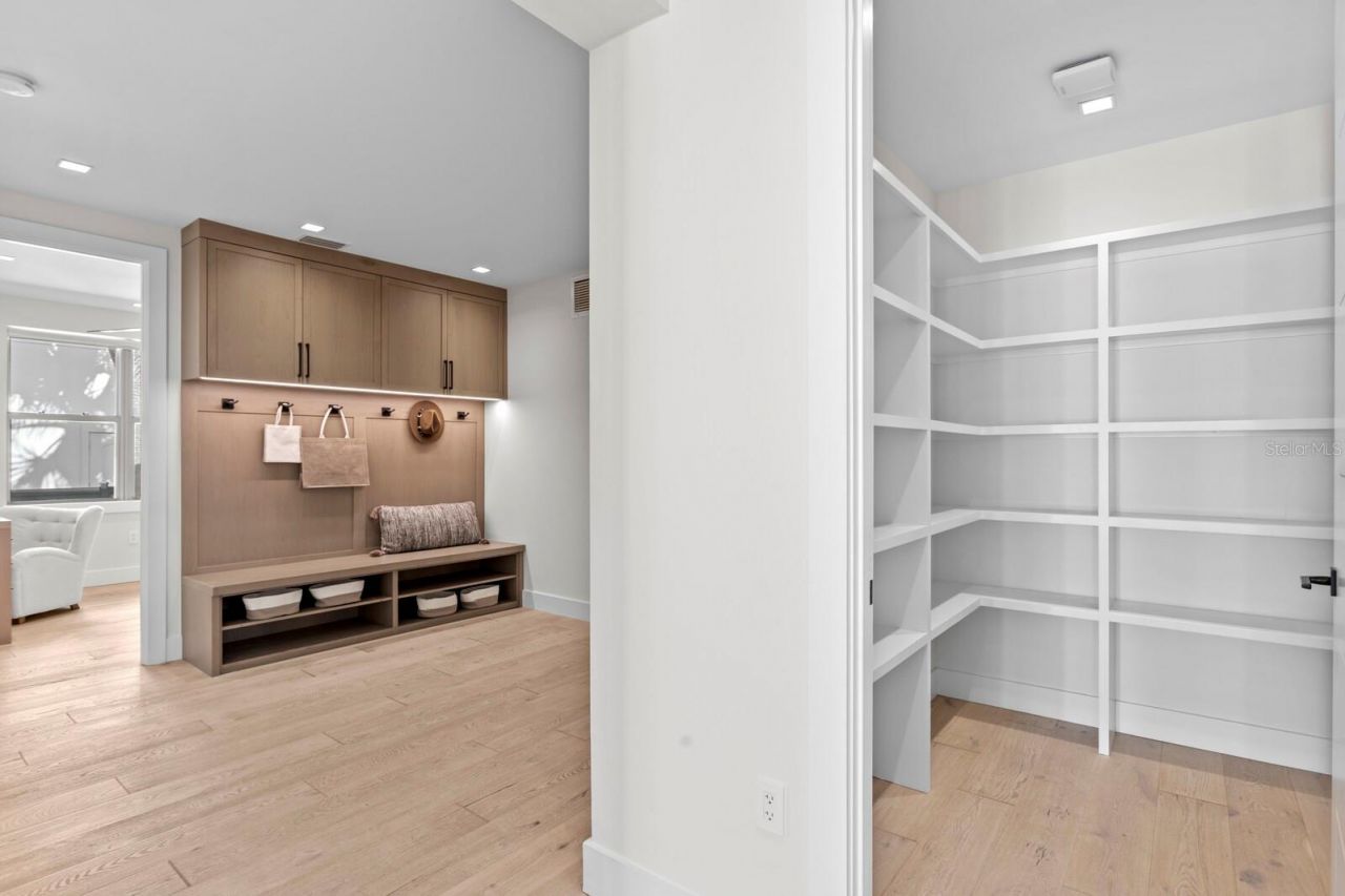 5129 W Neptune Way, Tampa, FL 33609 Photo