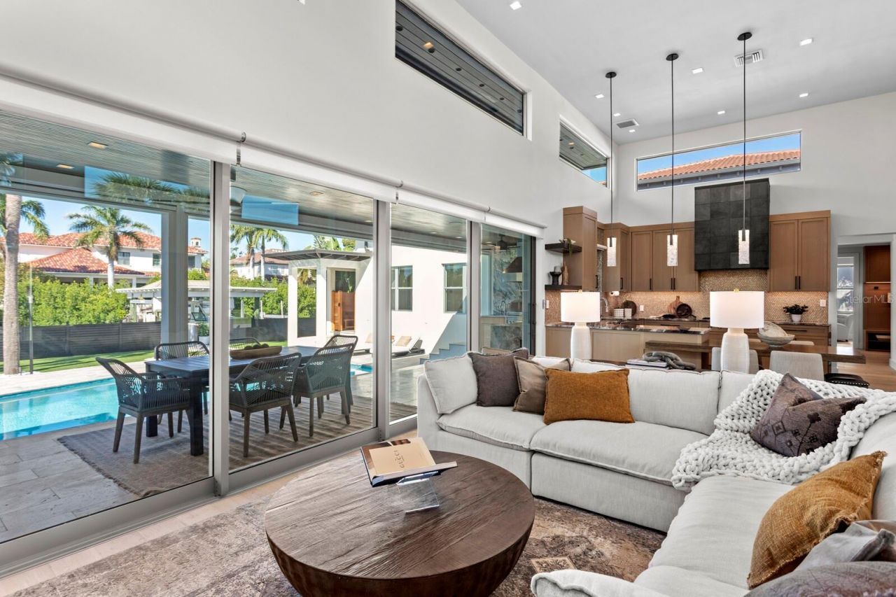 5129 W Neptune Way, Tampa, FL 33609 Photo