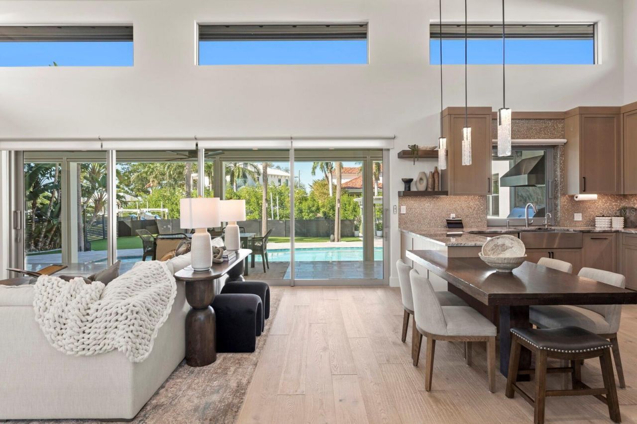 5129 W Neptune Way, Tampa, FL 33609 Photo