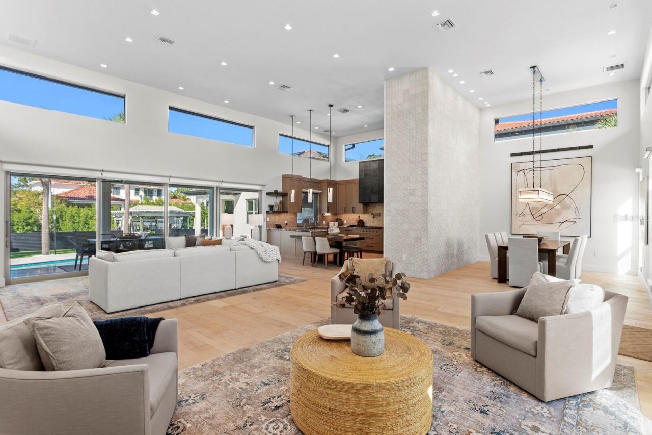 5129 W Neptune Way, Tampa, FL 33609 Photo