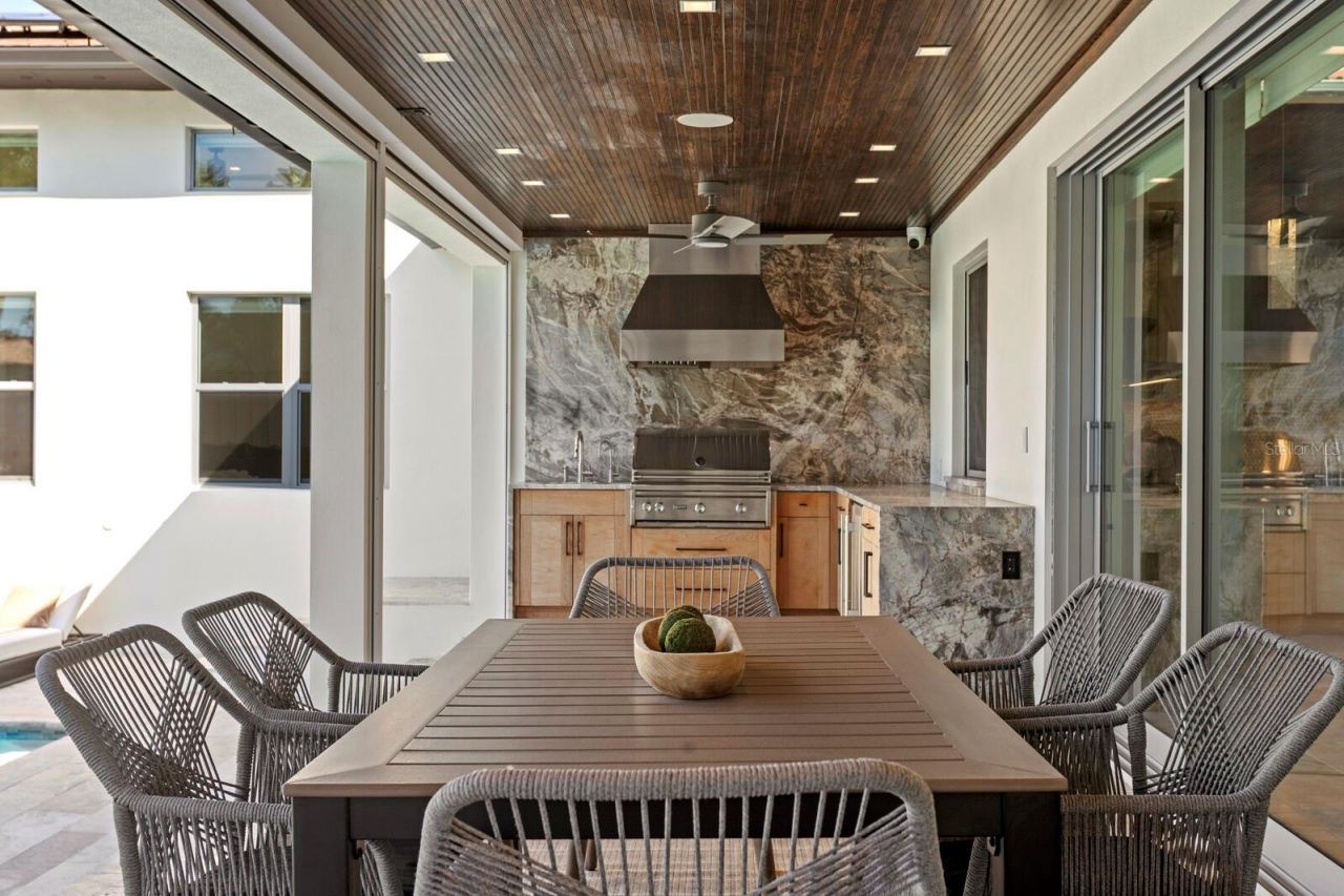 5129 W Neptune Way, Tampa, FL 33609 Photo