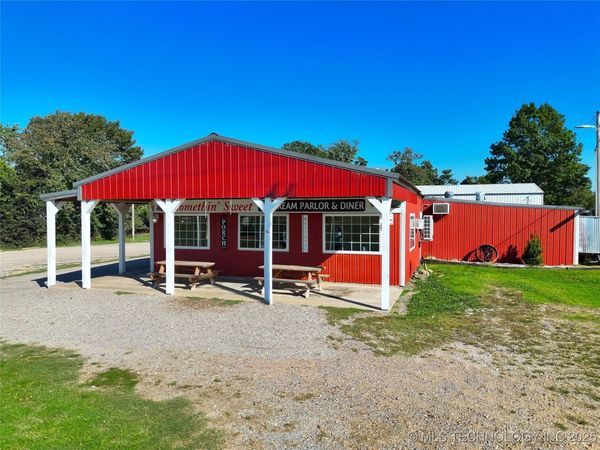 905 W Blackjack Street , Stilwell, OK 74960