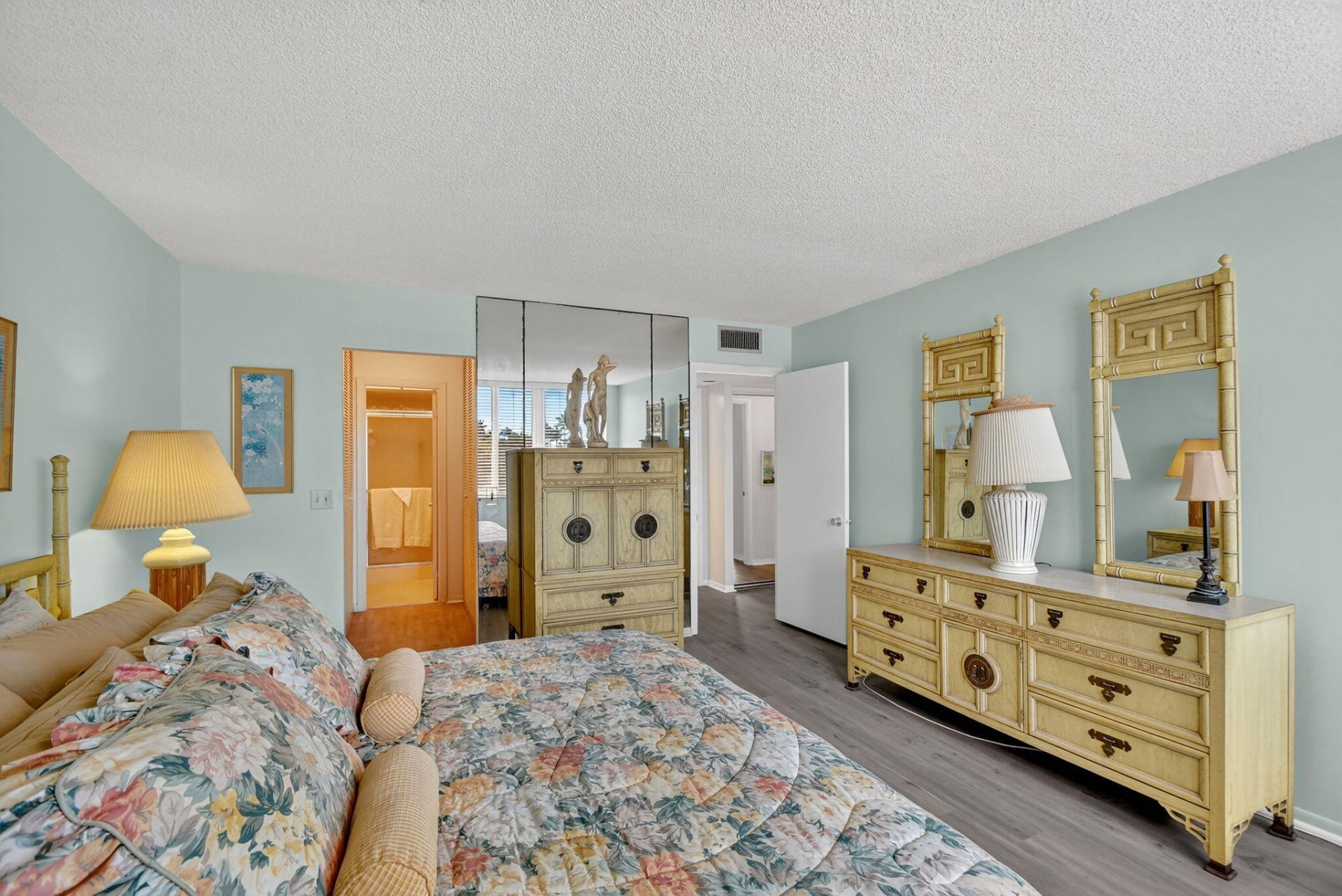 125 Ocean Avenue, Unit 216, Palm Beach Shores, FL 33404 Photo