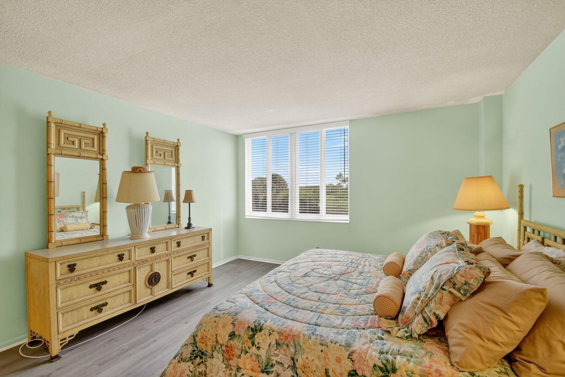125 Ocean Avenue, Unit 216, Palm Beach Shores, FL 33404 Photo