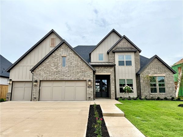 8900 W Comet Drive, Bentonville, AR 72713