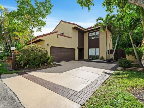 1010 NE 204th Ter, Miami, FL 33179