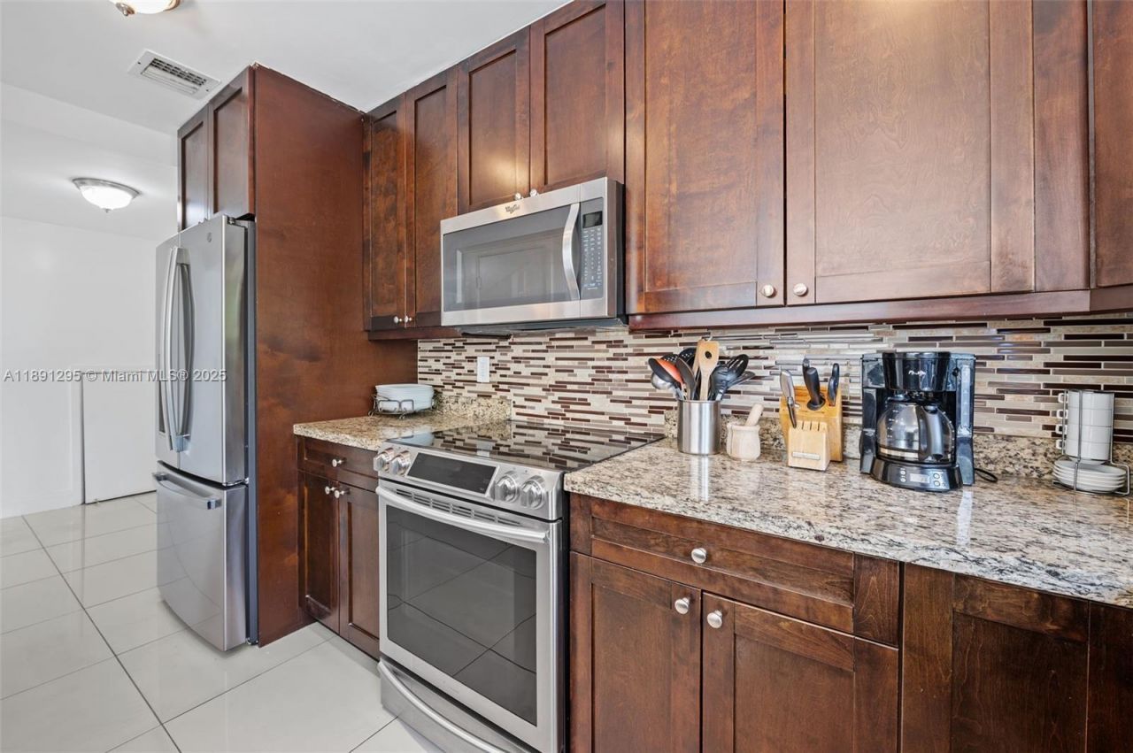 1010 NE 204th Ter, Miami, FL 33179 Photo