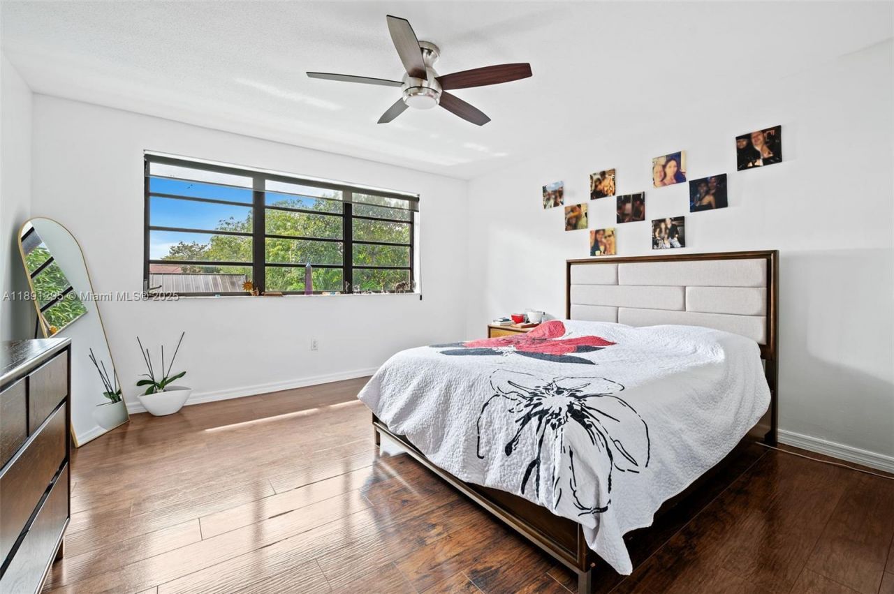 1010 NE 204th Ter, Miami, FL 33179 Photo