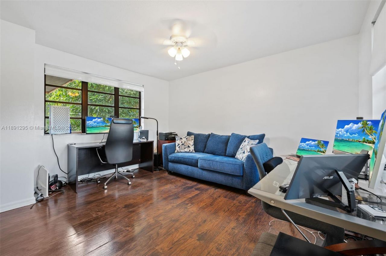 1010 NE 204th Ter, Miami, FL 33179 Photo