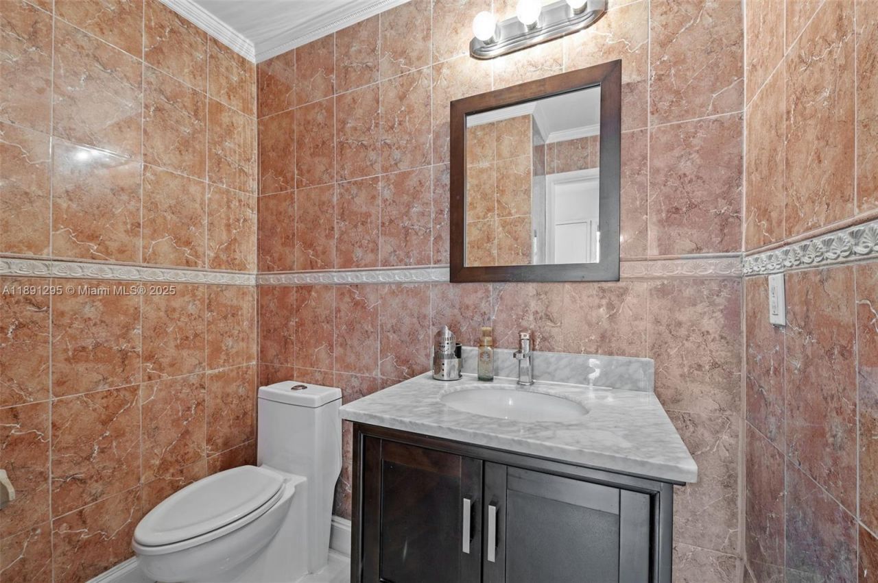 1010 NE 204th Ter, Miami, FL 33179 Photo