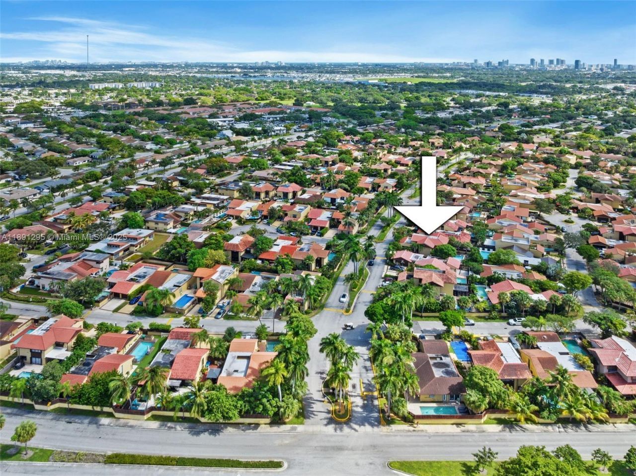 1010 NE 204th Ter, Miami, FL 33179 Photo