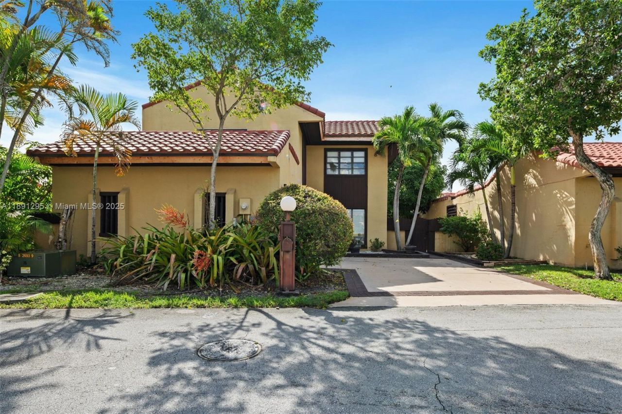 1010 NE 204th Ter, Miami, FL 33179 Photo