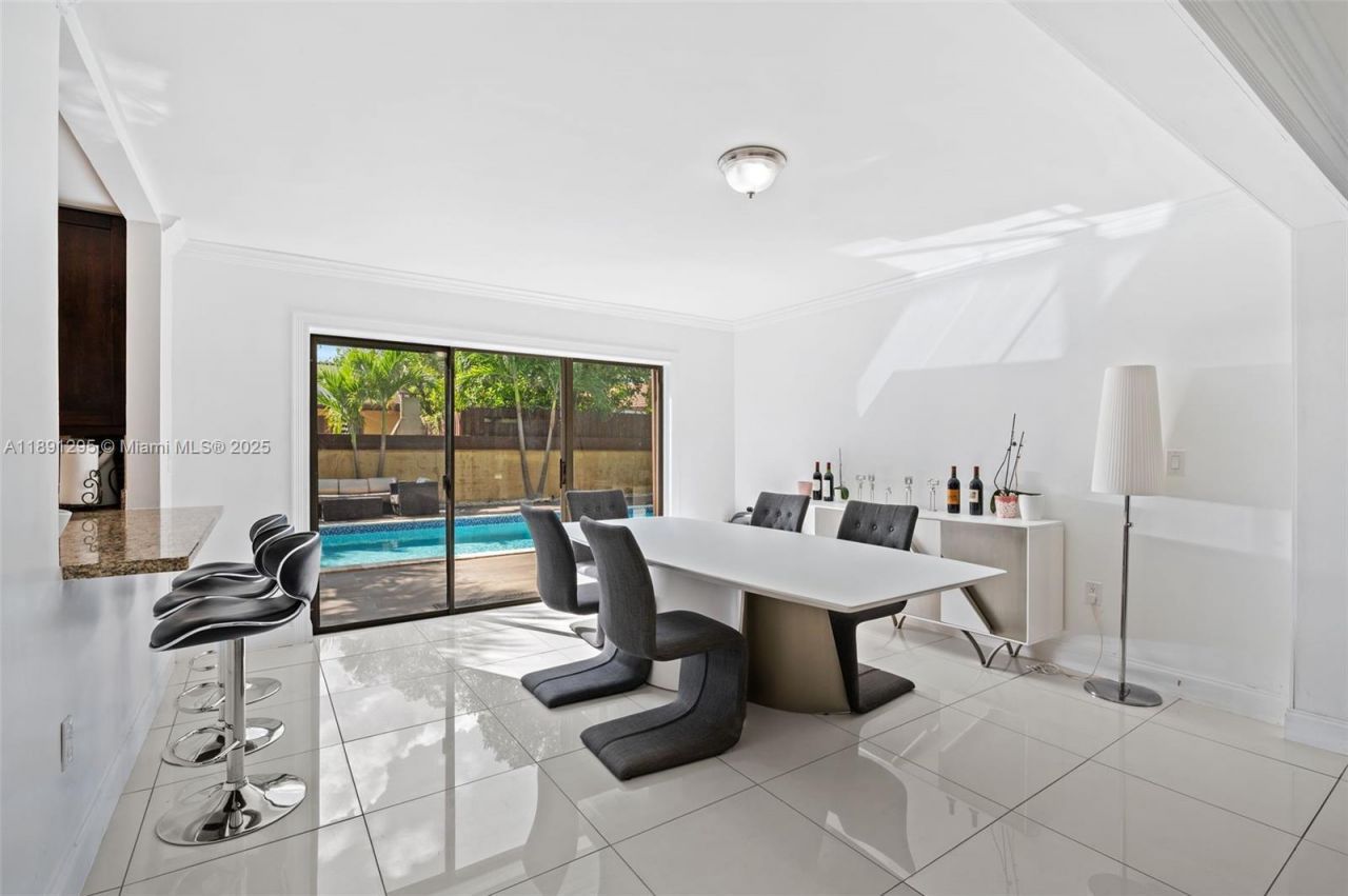 1010 NE 204th Ter, Miami, FL 33179 Photo