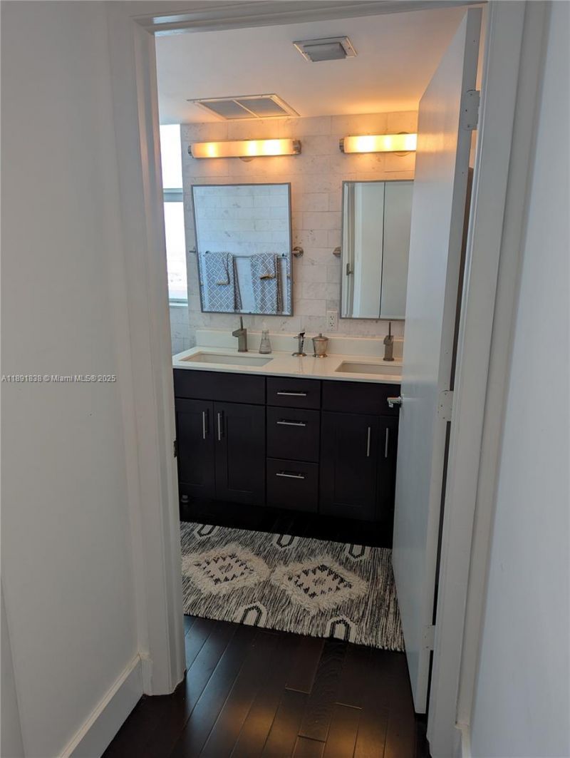 41 SE 5th St, Unit 2302, Miami, FL 33131 Photo