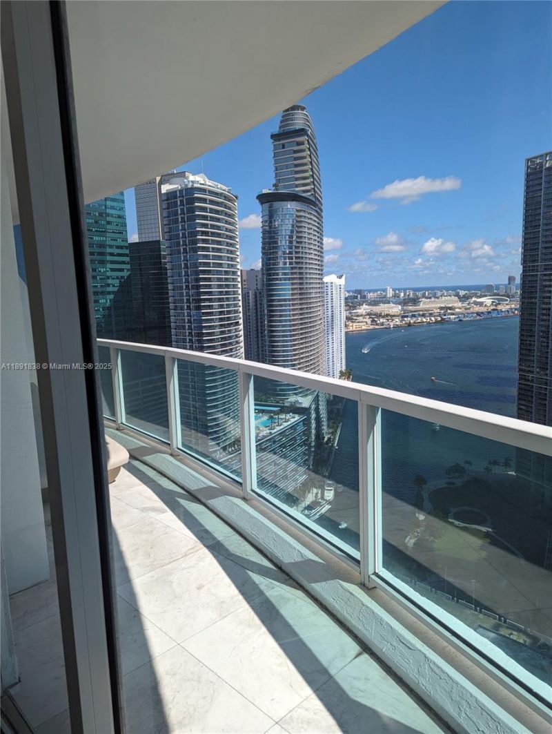 41 SE 5th St, Unit 2302, Miami, FL 33131 Photo