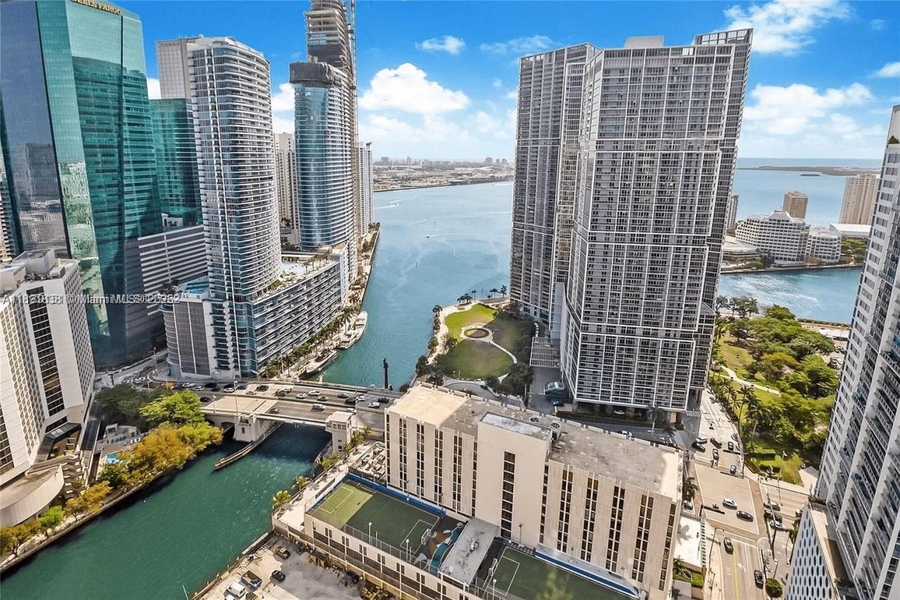 41 SE 5th St, Unit 2302, Miami, FL 33131 Photo