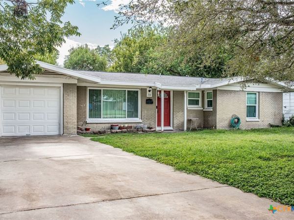 216 Bowie Street, Port Lavaca, TX 77979