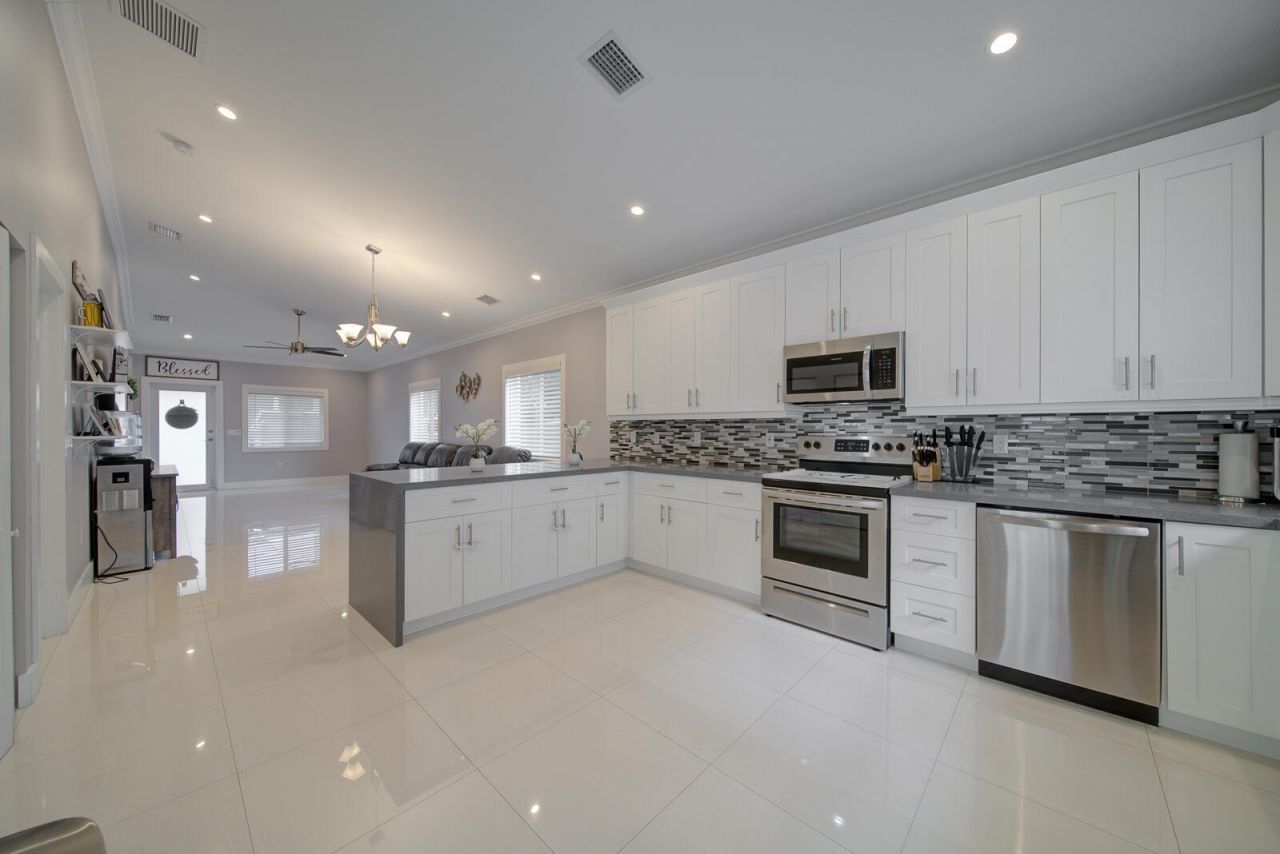 38 Coral Way, Key Largo, FL 33037 Photo