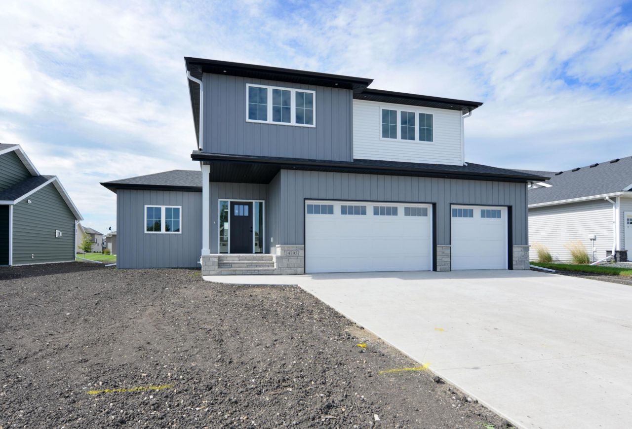 4795 39th Street S, Fargo, ND 58104 Main Photo